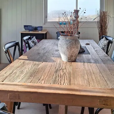 펜션 4 Bedroom Cozy In