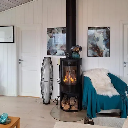 4 Bedroom Cozy In 펜션 Sirevåg