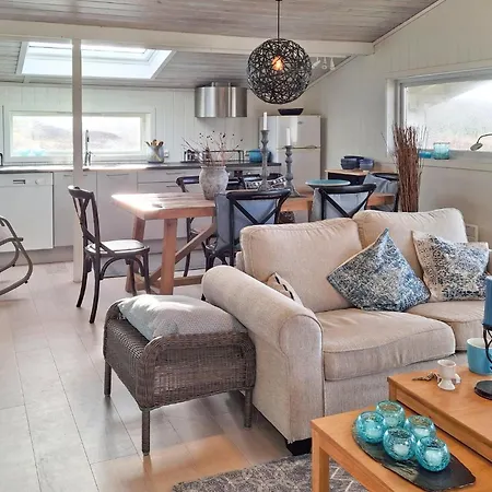 펜션 4 Bedroom Cozy In Sirevåg
