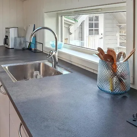 4 Bedroom Cozy In Holiday home *