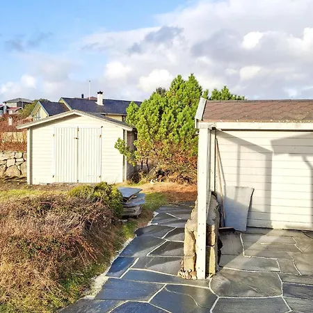4 Bedroom Cozy In Holiday home Sirevag
