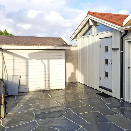 4 Bedroom Cozy In Holiday home Sirevag